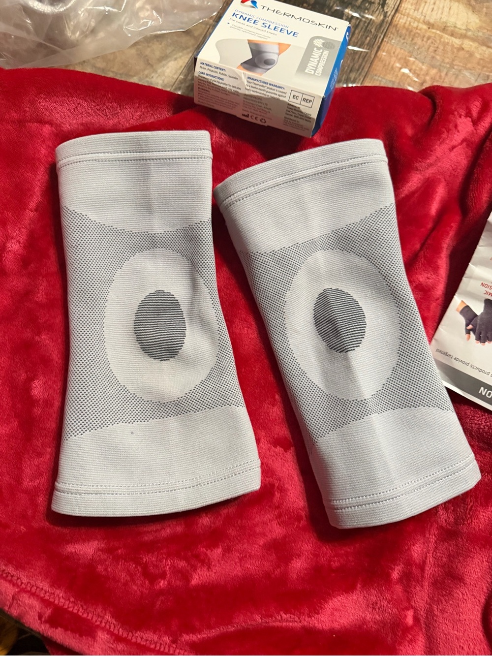 Thermoskin   Knee Sleeves Support